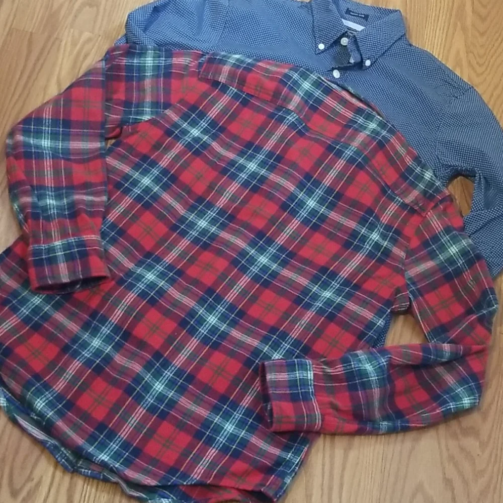2 Abercrombie and‎ Fitch shirts xs